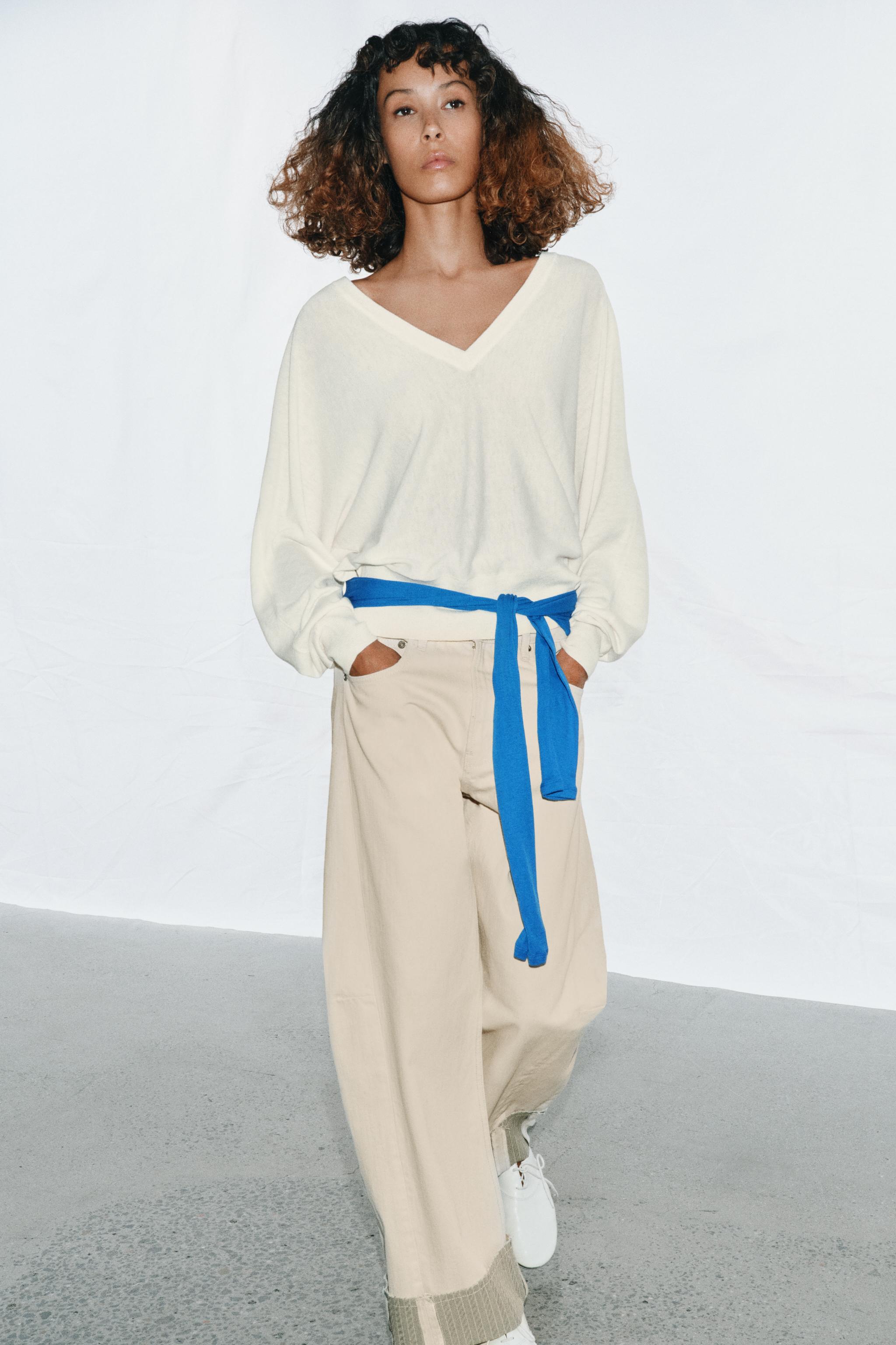 PULL EN MAILLE AVEC COL V